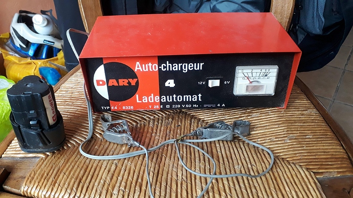 Chargeur batterie voiture sans fil